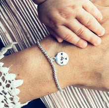 Lade das Bild in den Galerie-Viewer, Monmente Bicolor-Initialien Armband