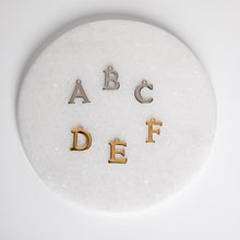 Lade das Bild in den Galerie-Viewer, Buchstaben Anhänger