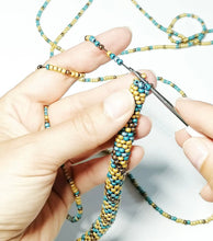 Lade das Bild in den Galerie-Viewer, Sunny - Gehäkelte Handywechselkette (Silber)