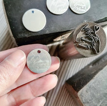 Lade das Bild in den Galerie-Viewer, Sunny - Gehäkelte Handywechselkette (Silber)