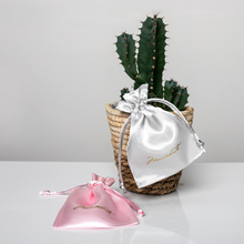 Lade das Bild in den Galerie-Viewer, Buchstaben Anhänger