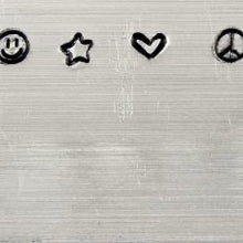 Lade das Bild in den Galerie-Viewer, MONMENTE CREATE YOUR OWN – INITIAL COIN BRACELET