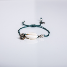 Lade das Bild in den Galerie-Viewer, MONMENTE COIN-SHELL BRACELET
